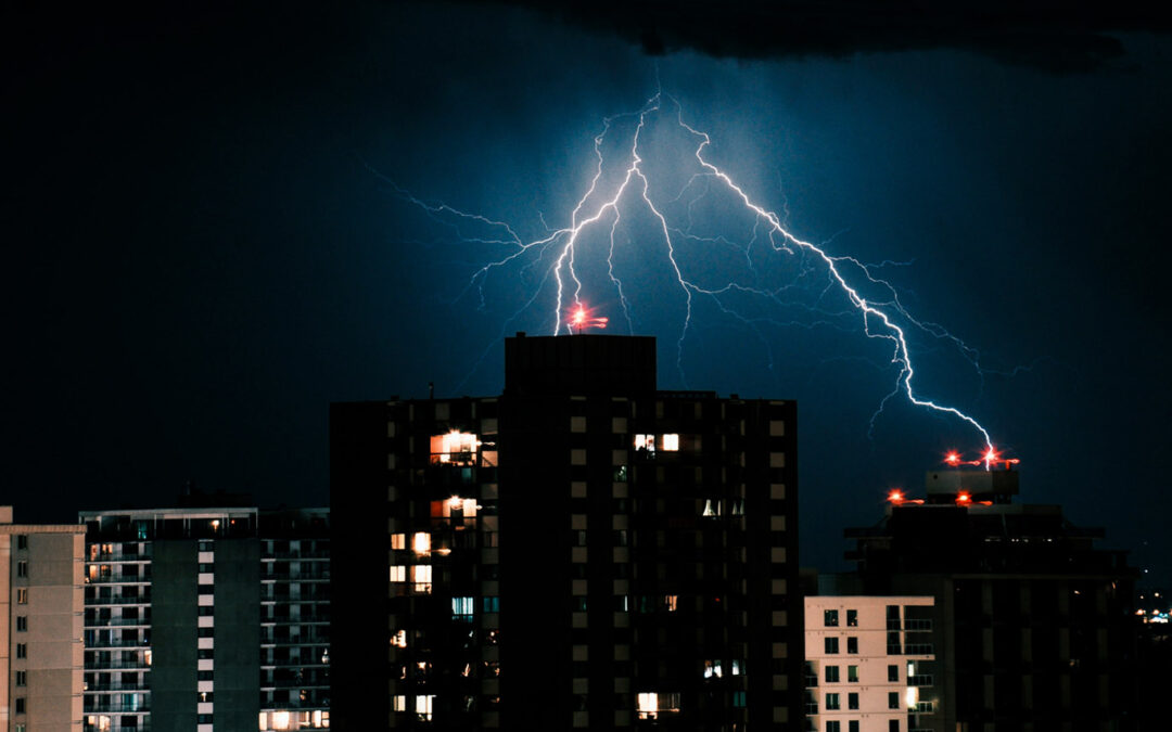 A Importância da Manutenção de SPDA (Para-Raio) para a Proteção contra Descargas Atmosféricas